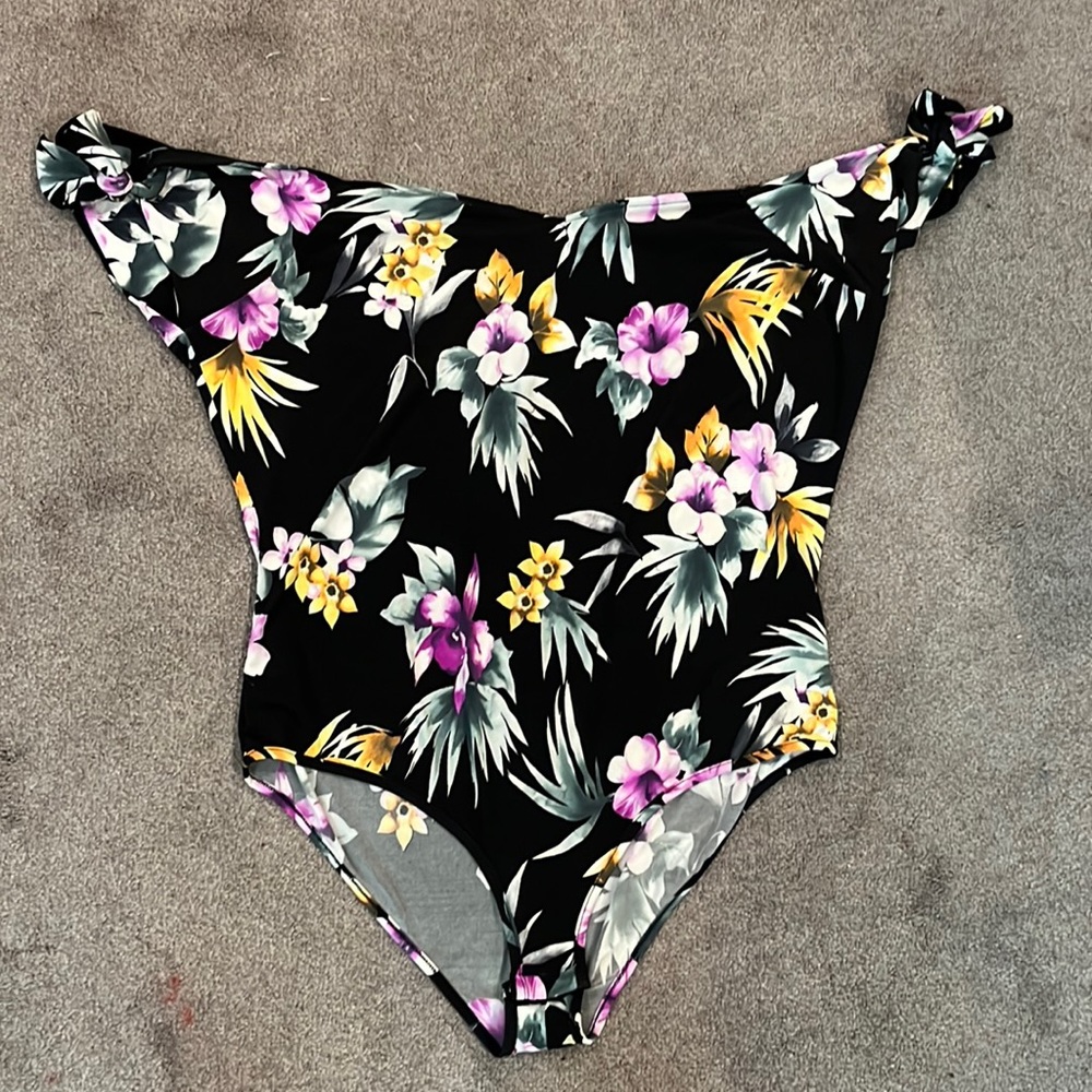 Fashion to Figure bodysuit. Size 1. Tried on never worn out.